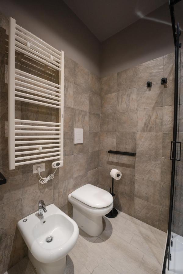 Piezz' E Sole Hotel Наполи Екстериор снимка