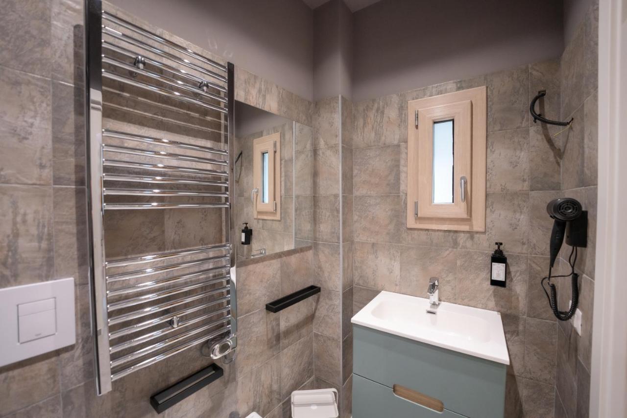 Piezz' E Sole Hotel Наполи Екстериор снимка