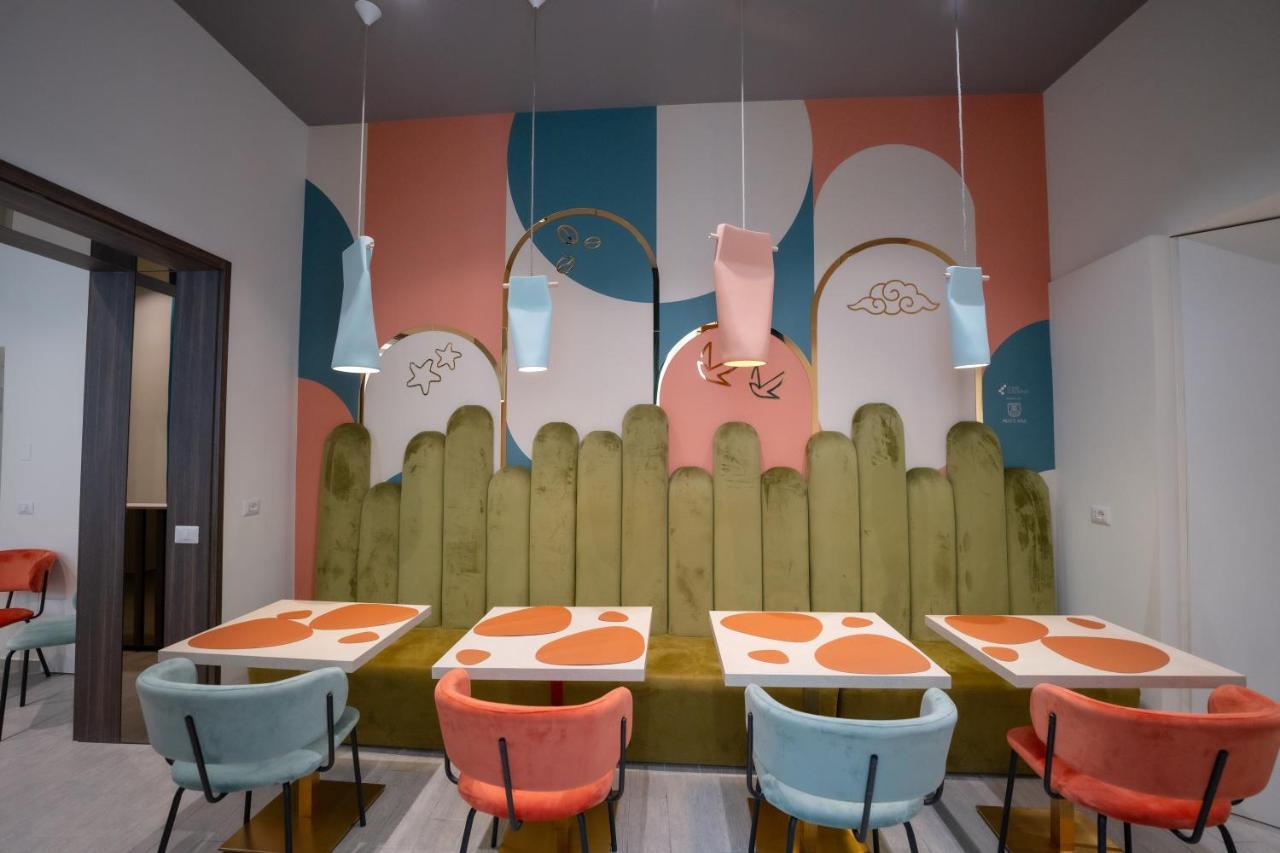 Piezz' E Sole Hotel Наполи Екстериор снимка