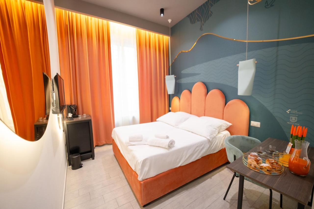 Piezz' E Sole Hotel Наполи Екстериор снимка