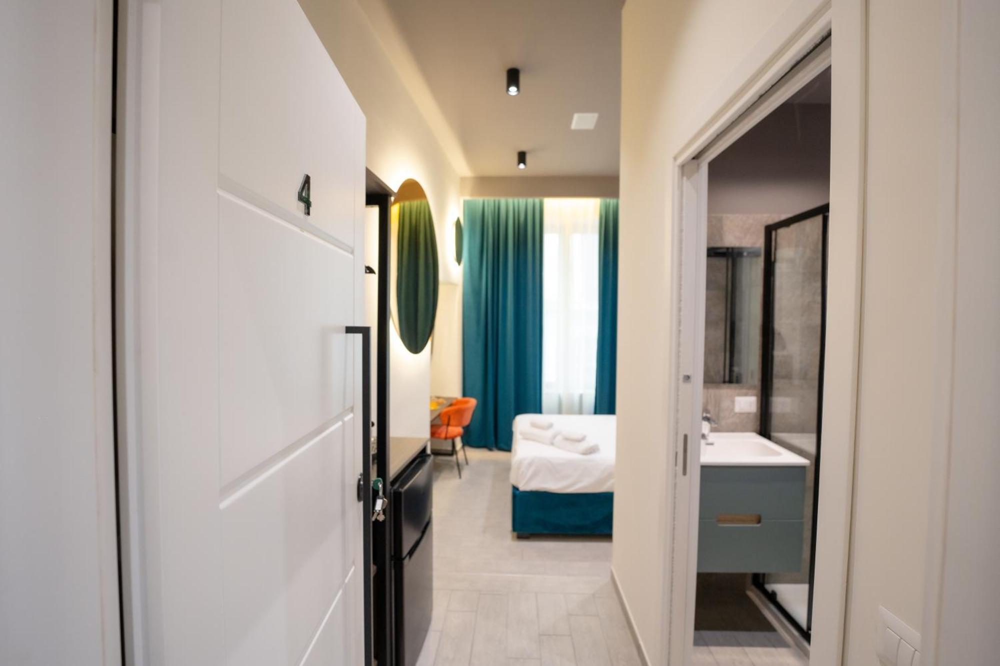 Piezz' E Sole Hotel Наполи Екстериор снимка