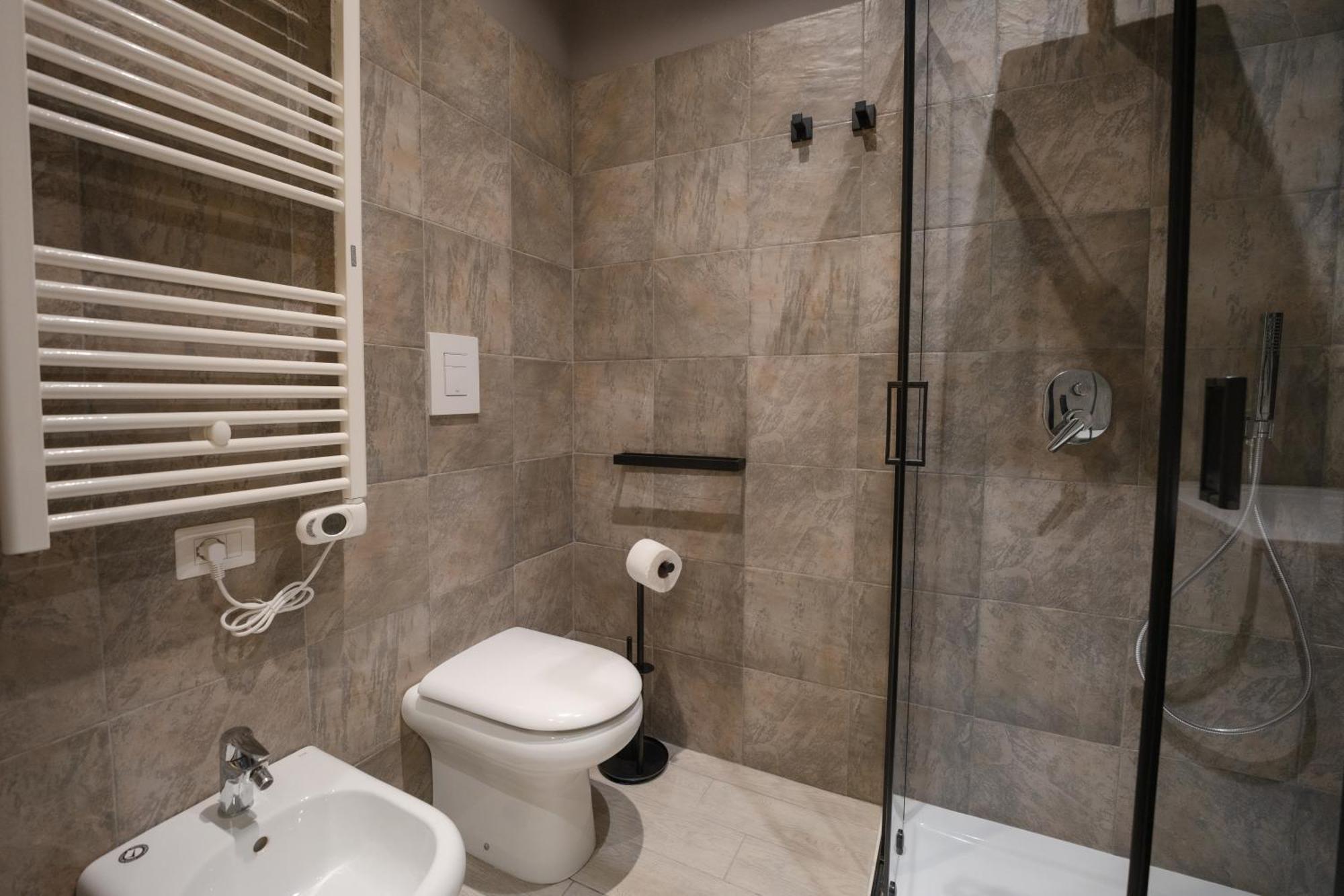 Piezz' E Sole Hotel Наполи Екстериор снимка